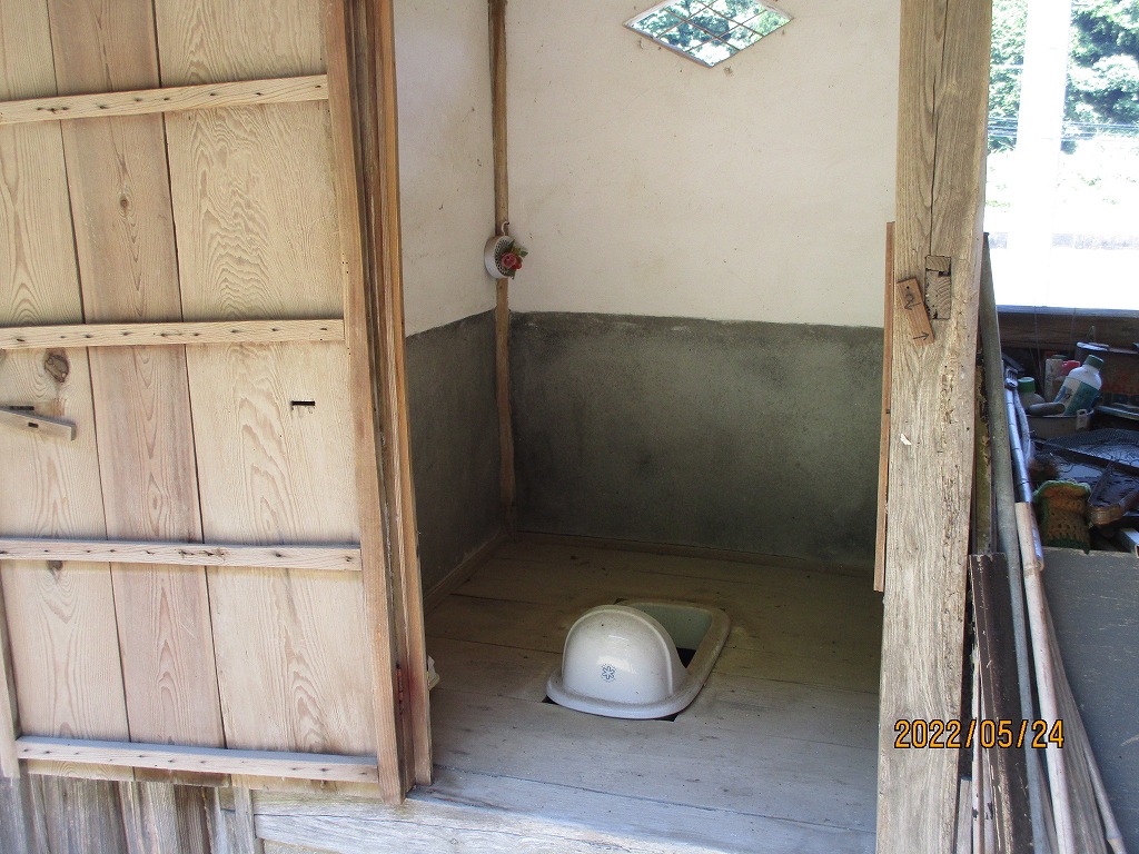 屋外トイレ (2)