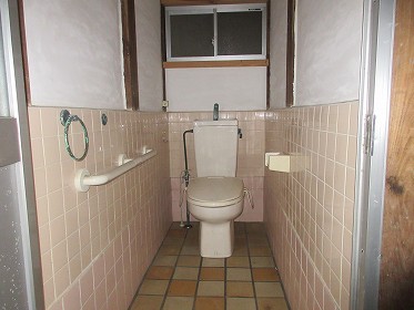 納屋横トイレ