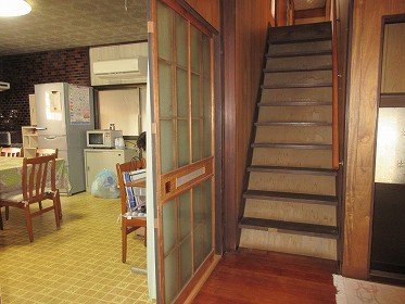 キッチン横階段
